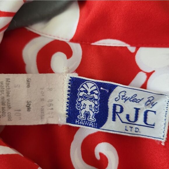 Vintage Red and White Floral Button Down Shirt - Picture 5 of 5